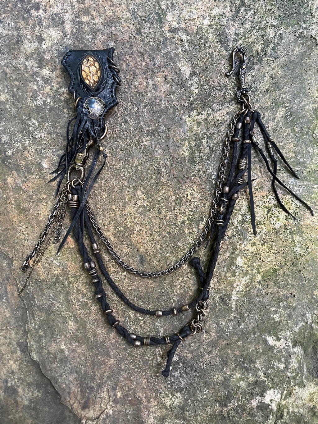 Dark Thorn #04 Wallet Chain