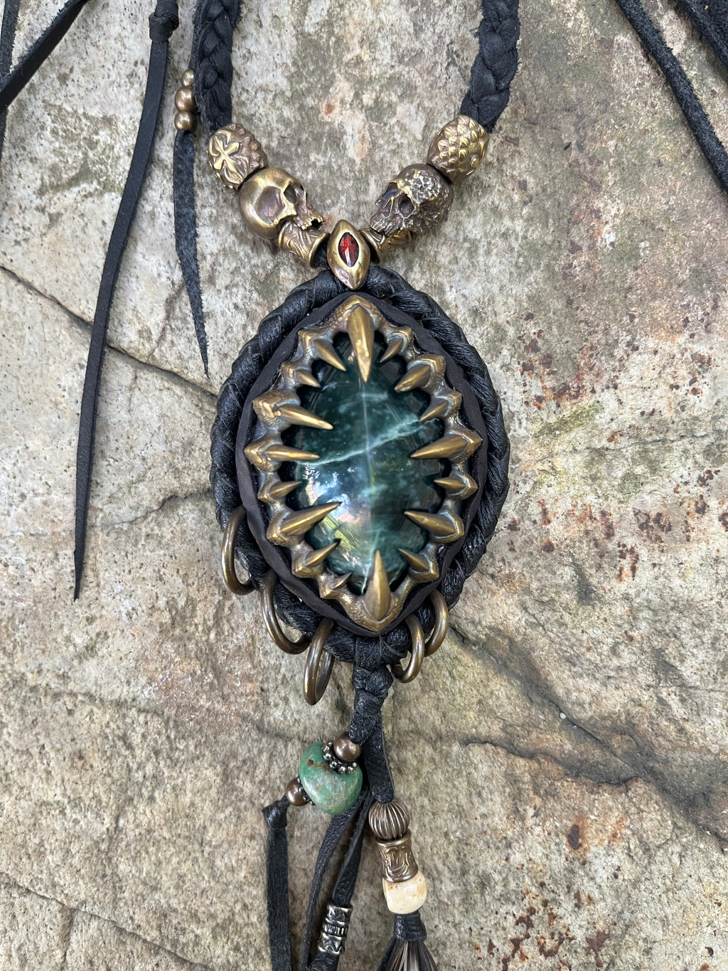'Prickle of Jade' Necklace -Black