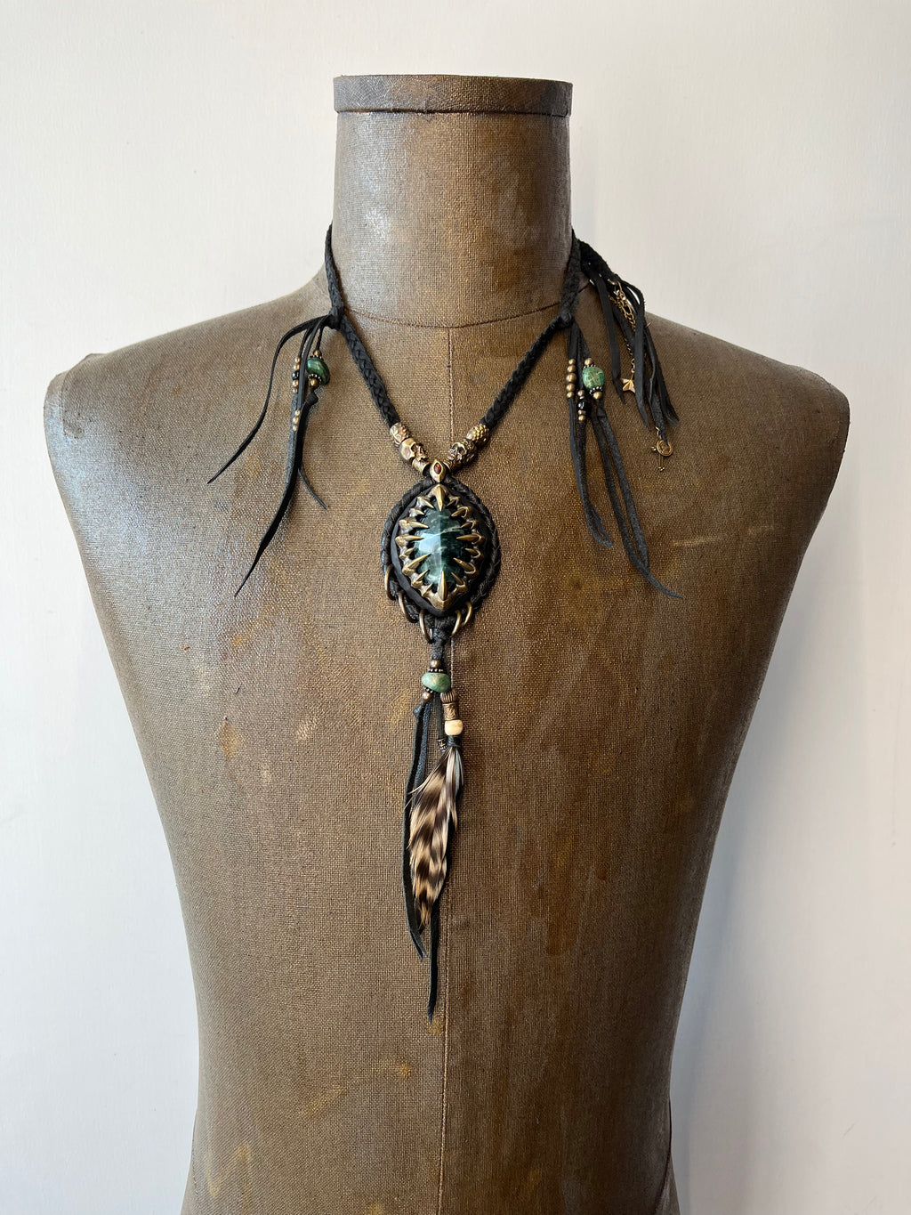 'Prickle of Jade' Necklace -Black